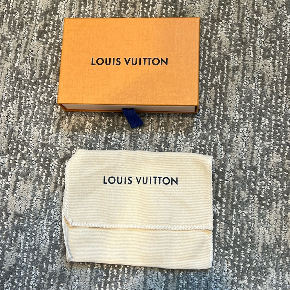 LV box and dust bag